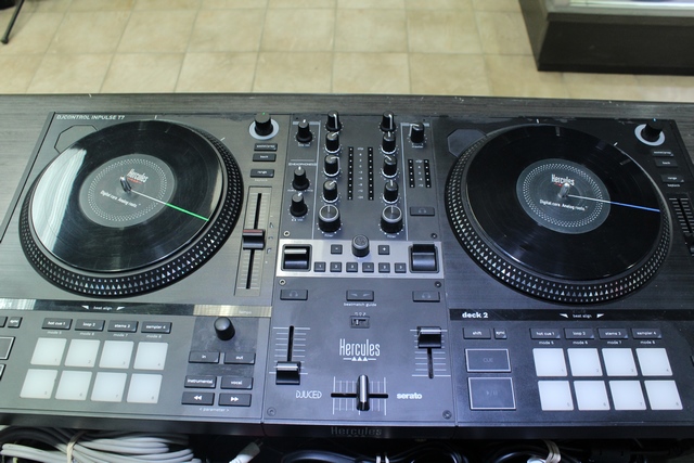 Console DJ Control Inpulse T7 Hercules - Image 3