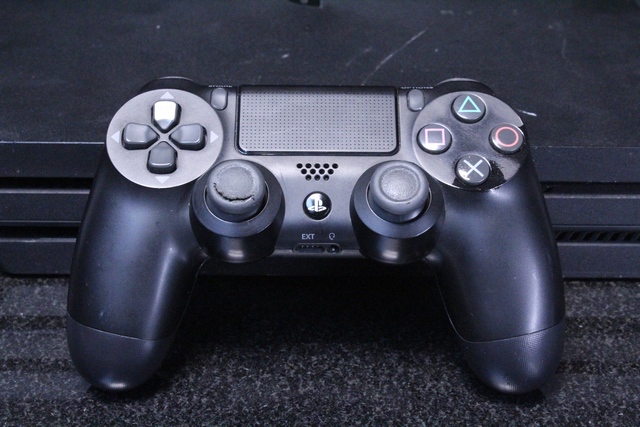 Console PS4 pro Sony cuh7215b - Image 3