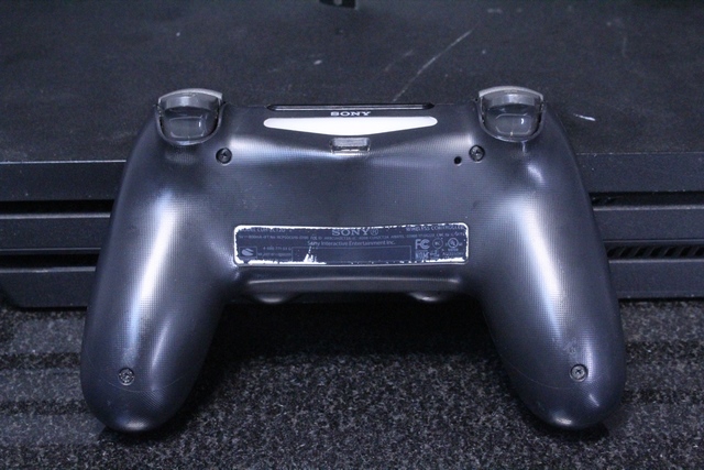 Console PS4 pro Sony cuh7215b - Image 4