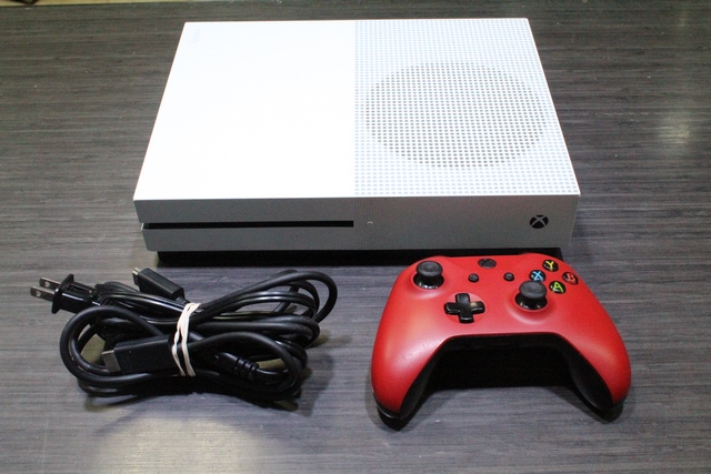 Console Xbox One S 1 to + acc MICROSOFT 1681