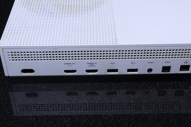 Console Xbox One S 500 Go + manette Microsoft 1681 - Image 2