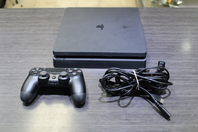 Console ps4 + acc (manette generique + manque porte disque dur) sony cuh-2215b