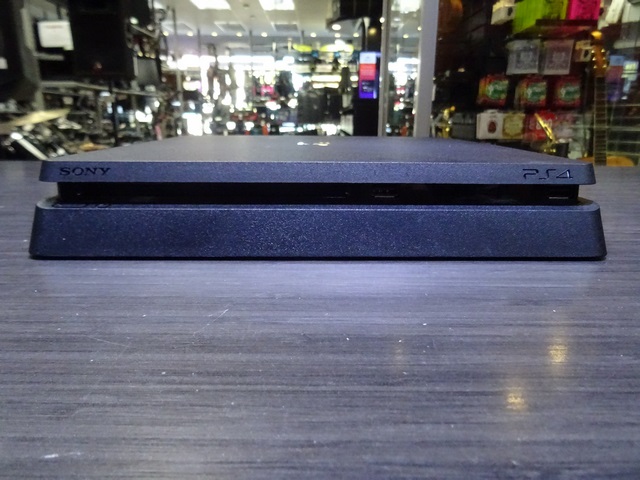 Console ps4 slim 1 to + acc sony CUH-2215B - Image 3