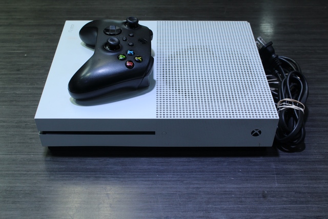 Console xbox one S 1to (lecteur fonctionne pas prise hdmi lousse) + manette MICROSOFT 1681 - Image 1