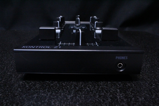 Controleur USB (Dj Controller) Native Instruments Tracktor Kontrol Z1 - Image 4