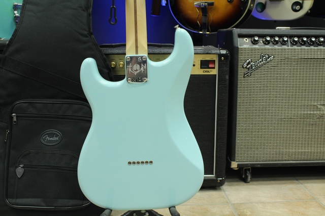Guitare Electrique Fender Stratocaster Tom Delonge Mexico 2023 - Image 4
