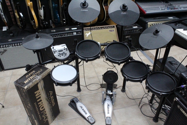 Kit de Drum Électronique + Expansion Pack Alesis Nitro drum + Nitro Max