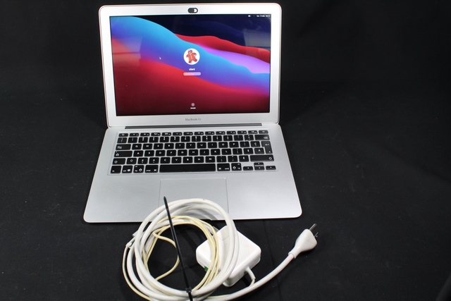 Macbook air Apple a1466 - Image 1