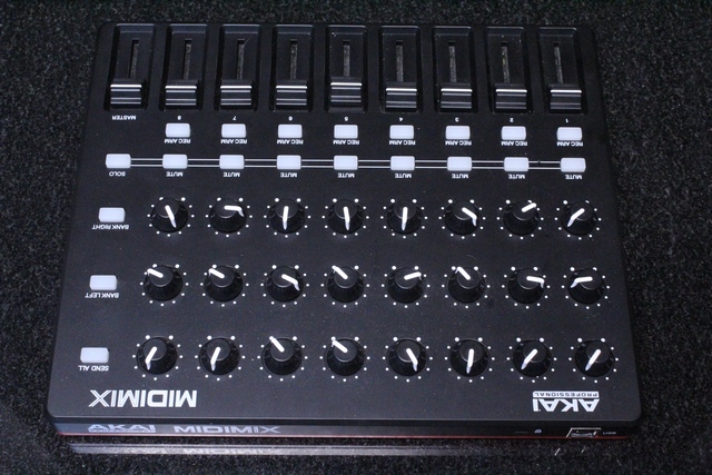 Mixeur/Contrôleur DAW Akai MIDIMIX - Image 2