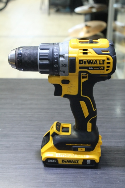 Perceuse Dewalt+ batterie + chargeur + sac dcd791/ dcb203 - Image 2