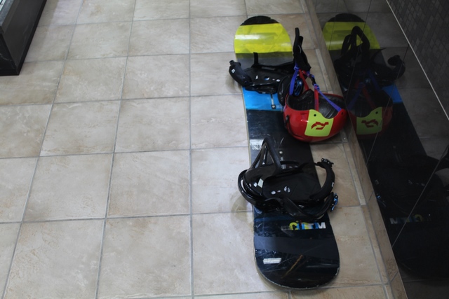 Planche a Neige 148cm + Fix + Bottes 11.5 US + Casque Burton Custom - Image 2