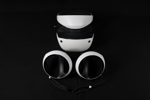 Playstation VR2 + 2 manettes Sony cfi-zvr1