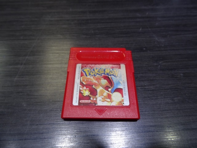 Pokemon Red (etiquette usee) NINTENDO game boy