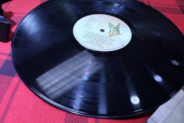 Queen News of the world vinyl Musique - Image 4