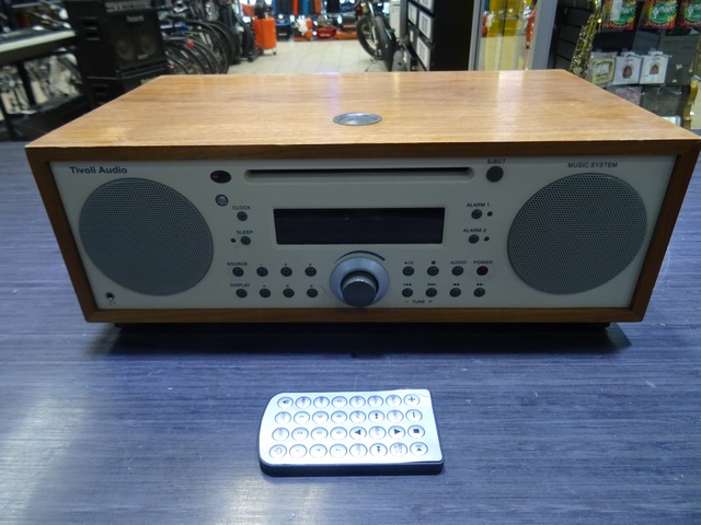 Radio Alarme CD / AM-FM + TC Tivoli Audio music system V1 - Image 1