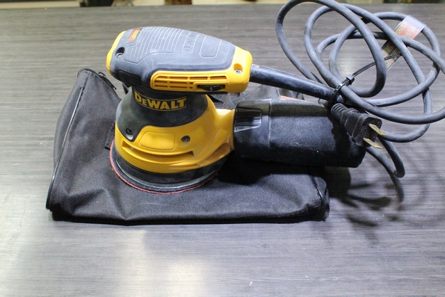 Sableuse Orbital Dewalt dwe6423