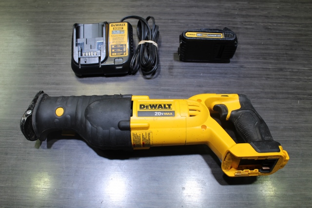 Scie va et vient (sawzall) + batterie 20V + chargeur Dewalt dsc380/dcb107