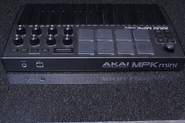controleur usb Akai Mpk mini black edition - Image 2