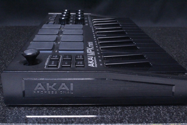 controleur usb Akai Mpk mini black edition - Image 4