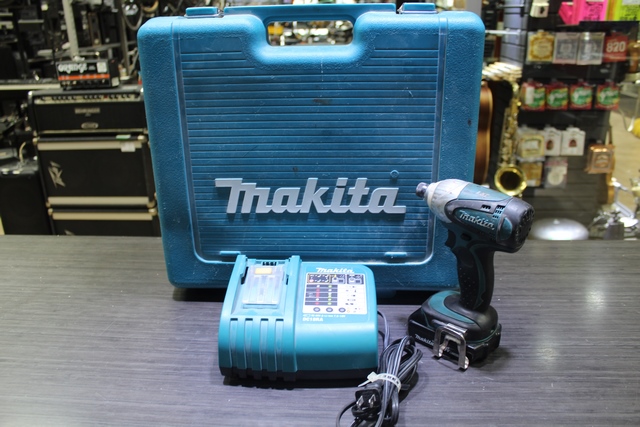 drill +1 batterie+ chargeur makita btd141