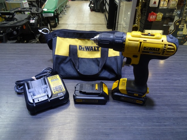 perceuse+1 batterie 20v 1.5ah+1 batterie 20v 1.3ah+chargeur+sac dewalt dcd771/dcb201/dcb207